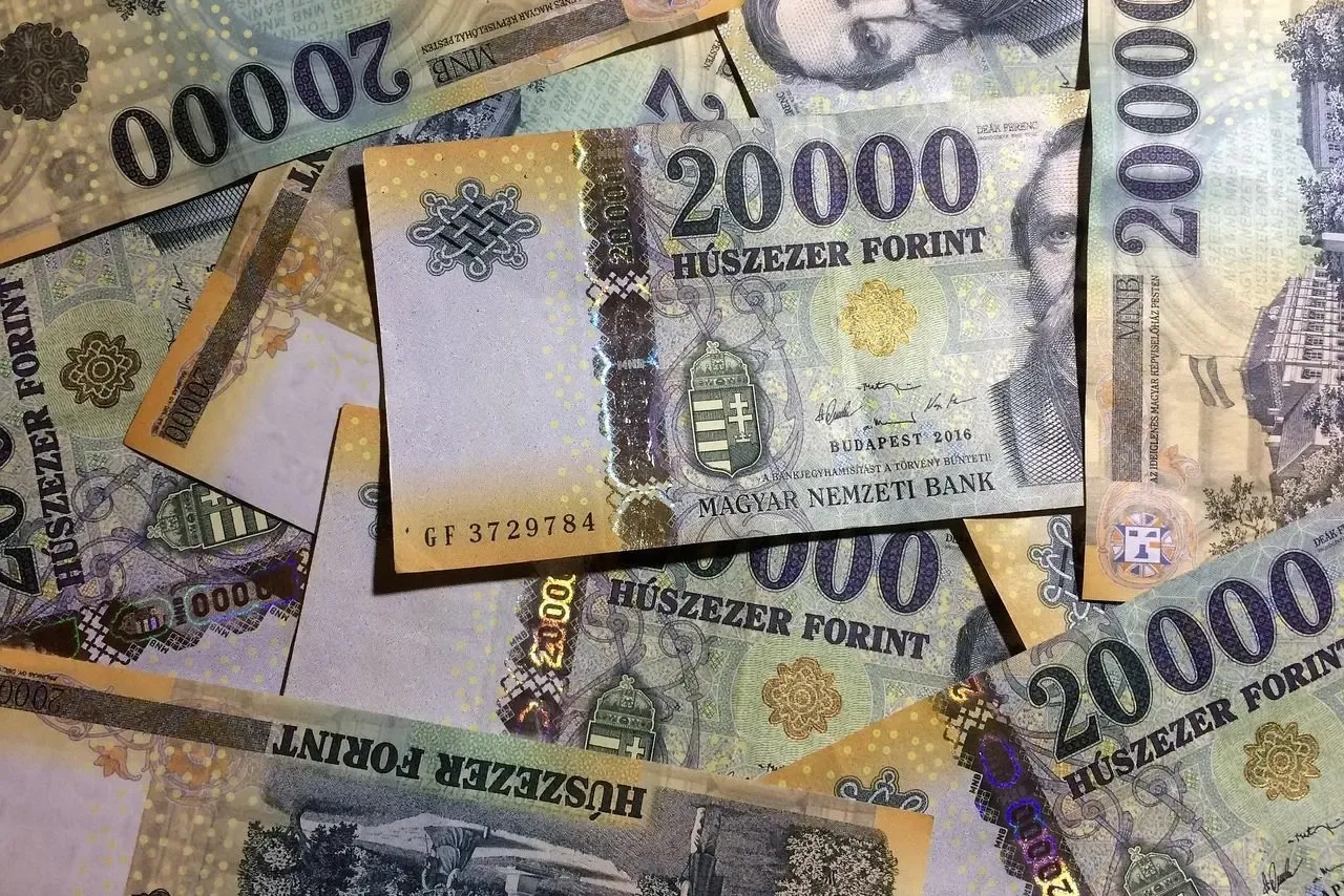Négyéves rekordot döntött a forint