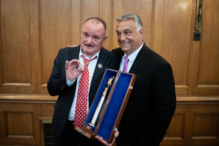 „A mikrofonból póráz lett?” – Generációs törésvonal a... Kép