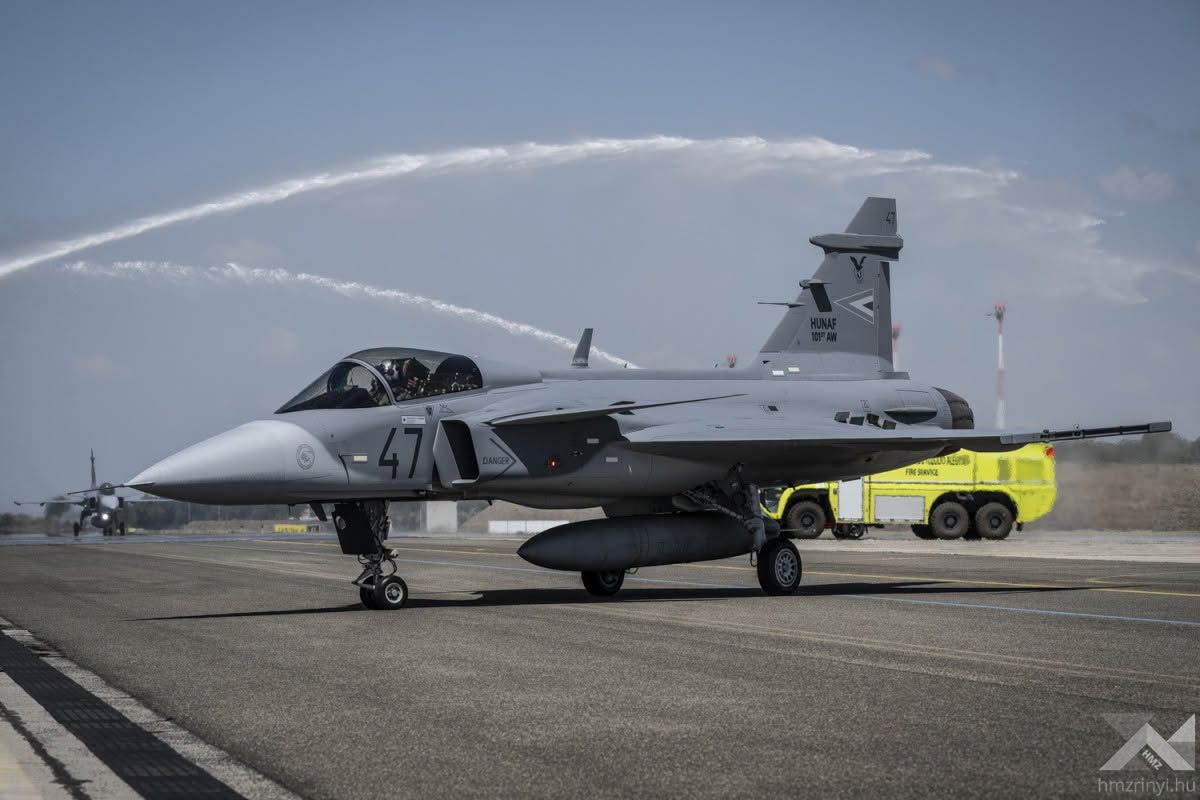 Lezuhant egy magyar Gripen, a pilóta katapultált