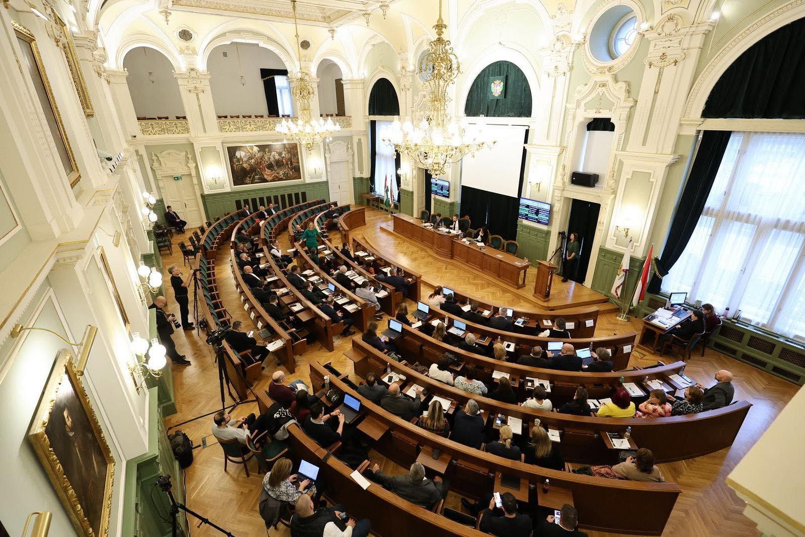 Szakadás a győri Fideszben: új frakciót alakítottak a pártból kilépő képviselők