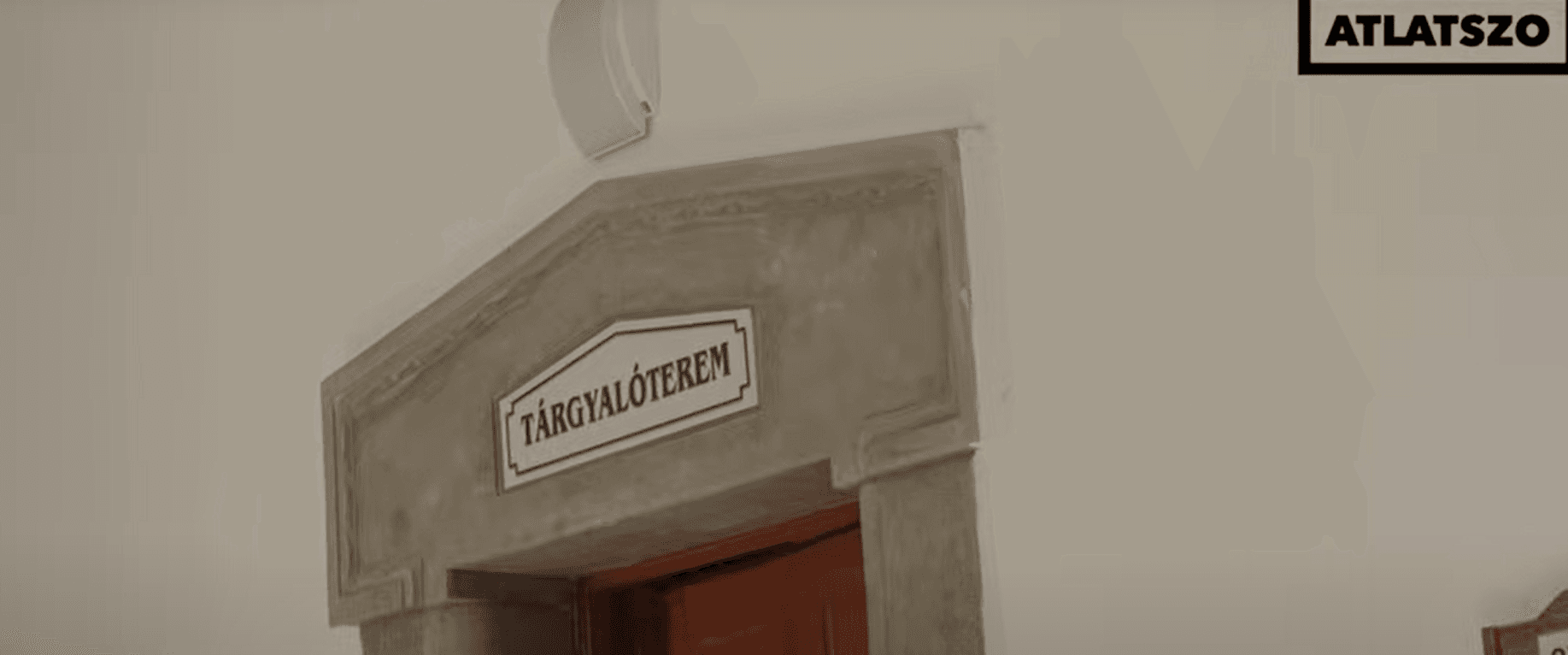 Közérdekű adatoknak számítanak a gödi akkumulátorgyárra kiszabott bírságokról készült jegyzőkönyvek 