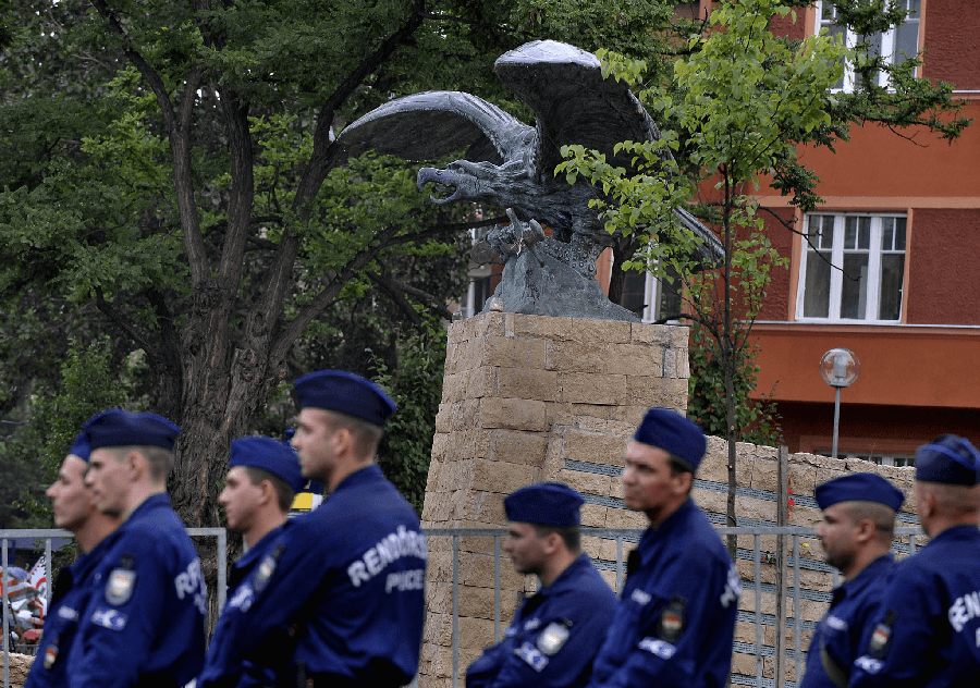 Megszüntette a bíróság a XII. kerületi Turul-szobor... Kép