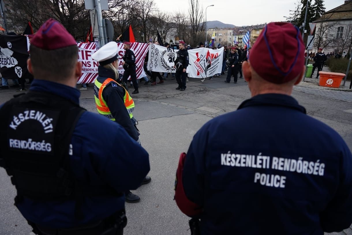 Rendőri jelenlét mellett zajlott a kitörés napi túra