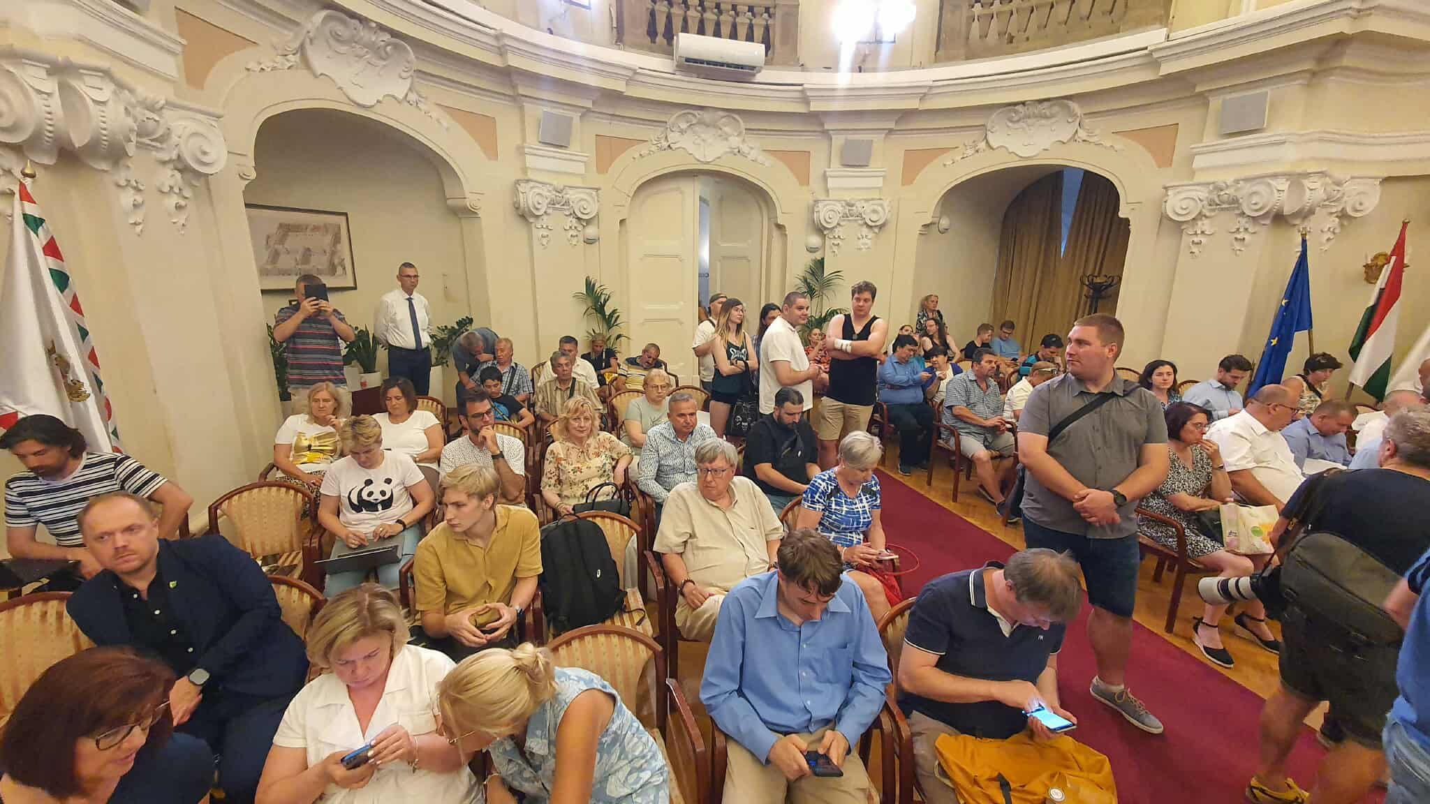 Megszavazták a büdzsét, túlélte a kritikus napot a főváros Kép