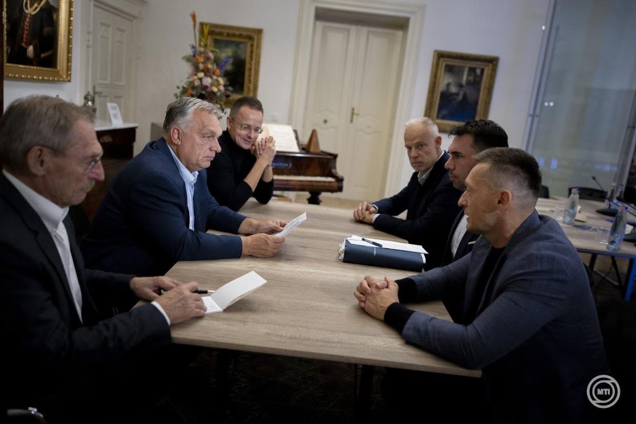 500 milliárd forintot dobált szét titokban az Orbán-kormány a választás előtt, amivel törvényt is sérthettek