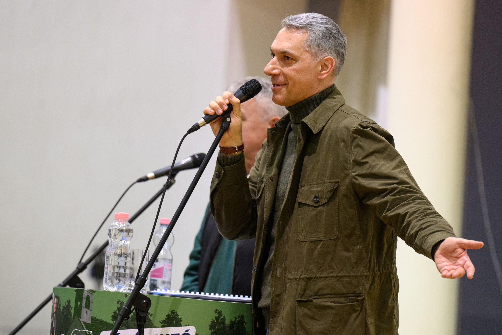 Lázár János a saját főnöke mulasztását kérte számon Magyar Péteren