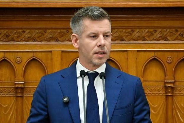 Magyar Péter nem érti, hogy a Fidesz miért blokkolná a 6000 milliárd forintnyi uniós forrást