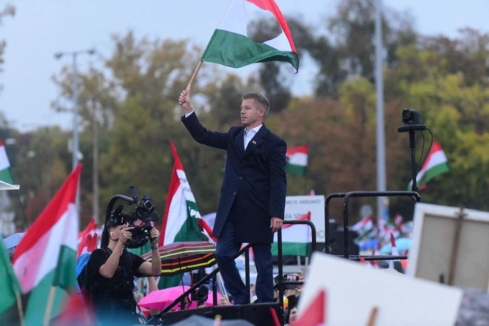 Magyar Péter a Kossuth téren mond beszédet október 23-án