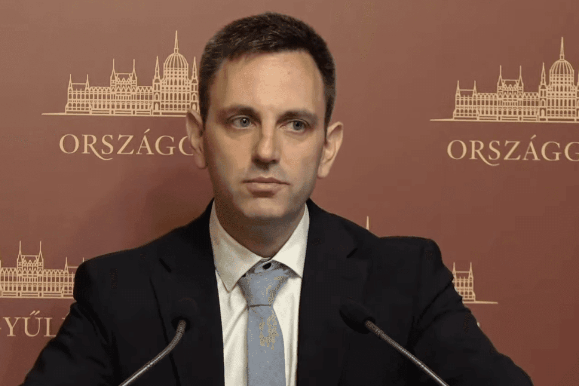 Melléthei-Barna Márton publicisztikában véleményezte a NER korrupciójában segédkező jogászokat és tanácsadókat