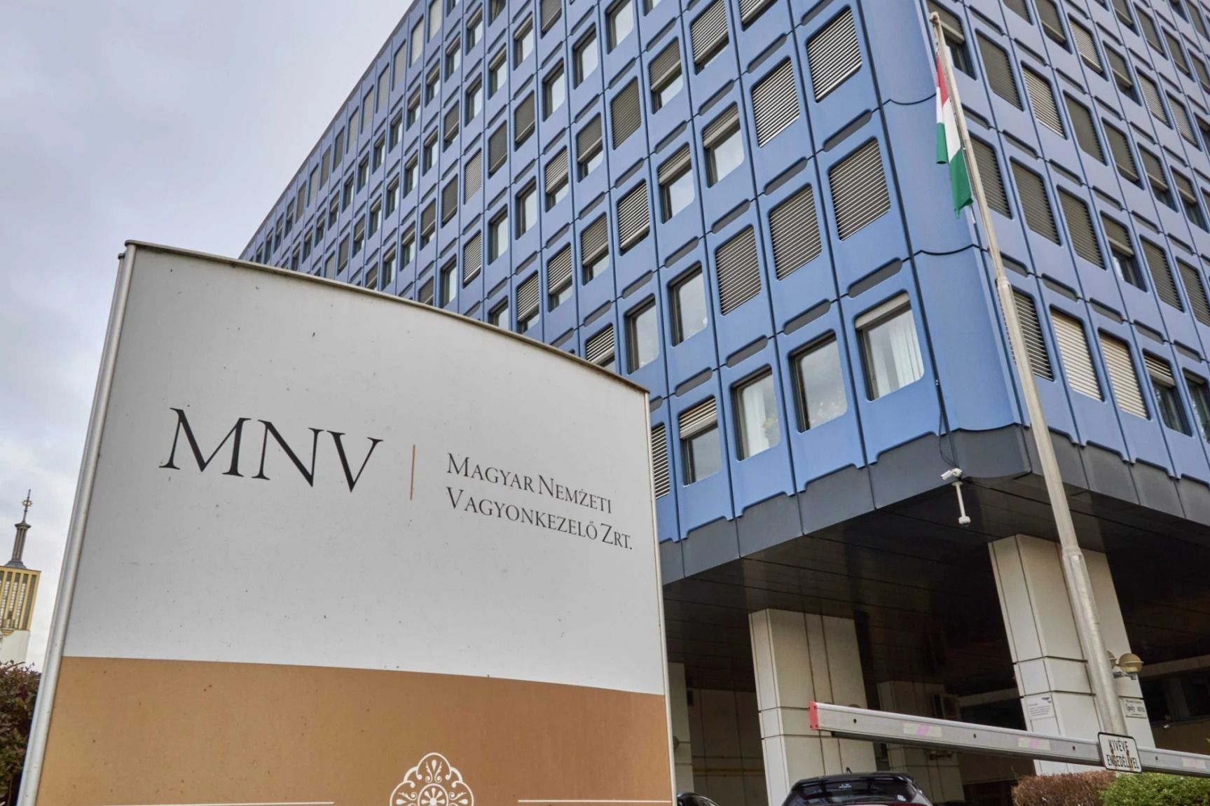 Vádat emeltek az MNV volt főigazgatója ellen egy 2,5 milliárd forintos ügyben