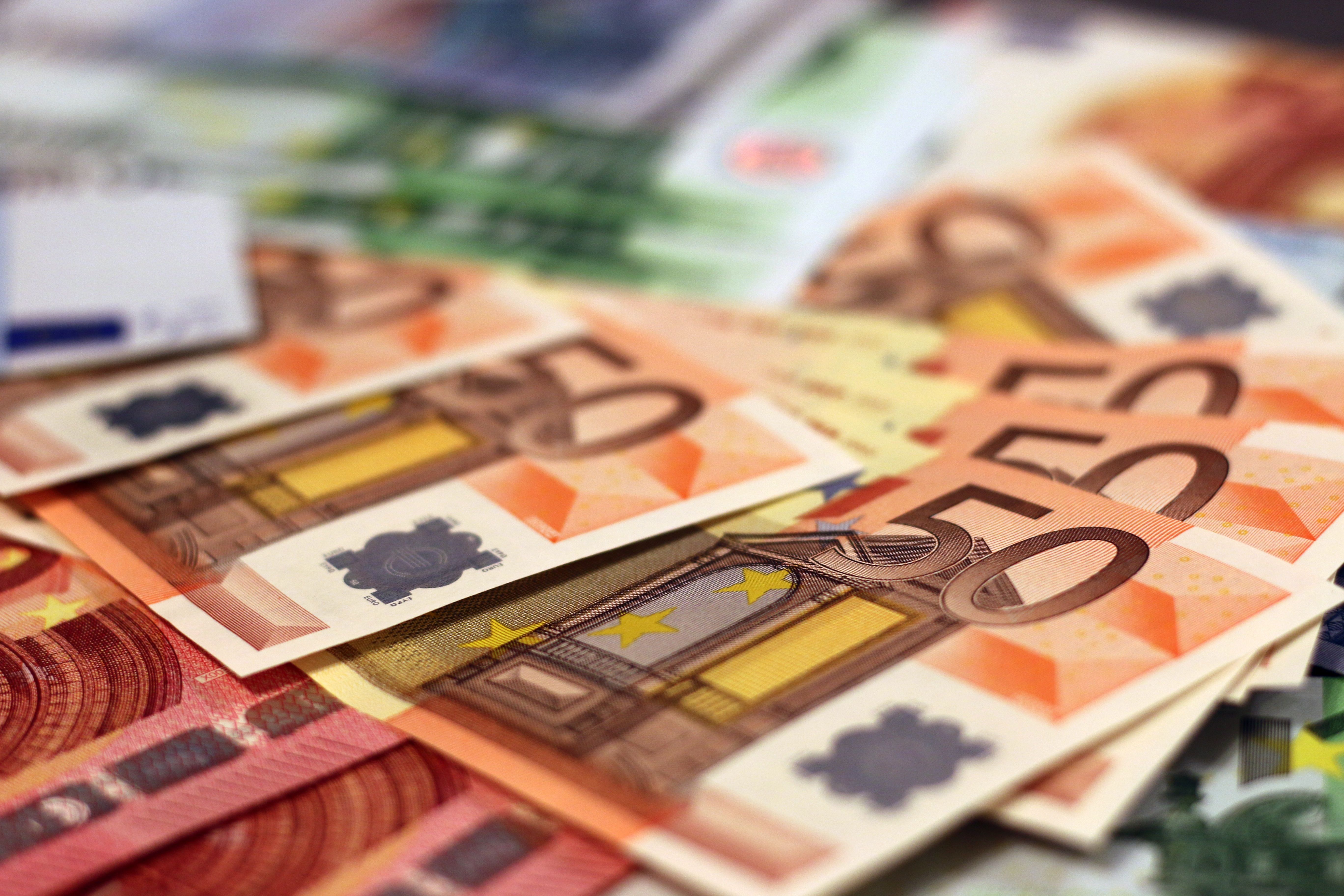 A magyarok háromnegyede bevezetné az eurot