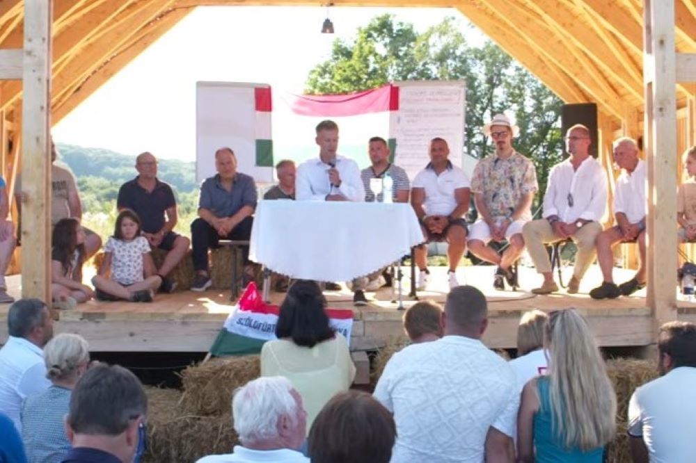 ÉLŐ: Magyar Péter a székelyföldi Nagyadorjánban az... Kép