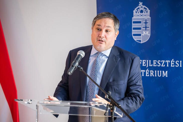 Kétkézzel szórta Nagy Márton tárcája a pénzt a miniszter luxushotelezésére