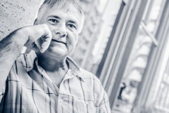 Pénzmosásra módosították a vádat egy ismert magyar milliárdos büntetőügyében