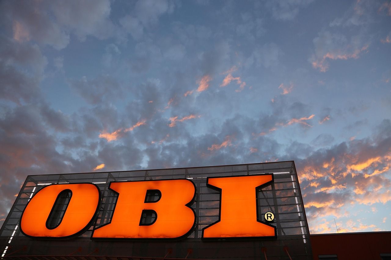 Száz dolgozónak mondott fel az OBI barkácsáruházlánc