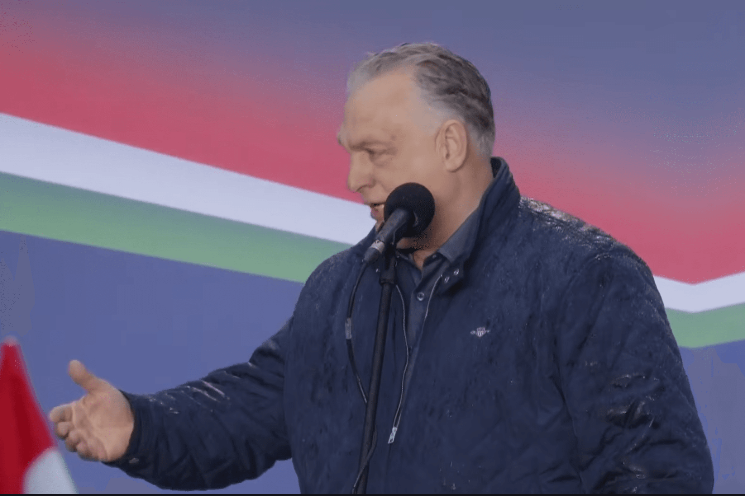 Lázár János beismerte: a Fidesz áll az ellentüntetőket vegzáló feketeruhás osztagok mögött