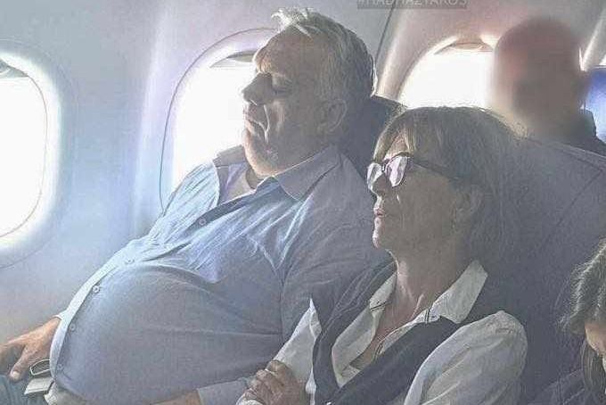 Rákapott a fapadosra - a frankfurti reptéren szúrták ki a hazafelé tartó Orbánt