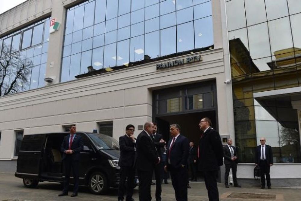 Közpénzmilliádokból ontotta a fideszes propagandát a vajdasági magyar média