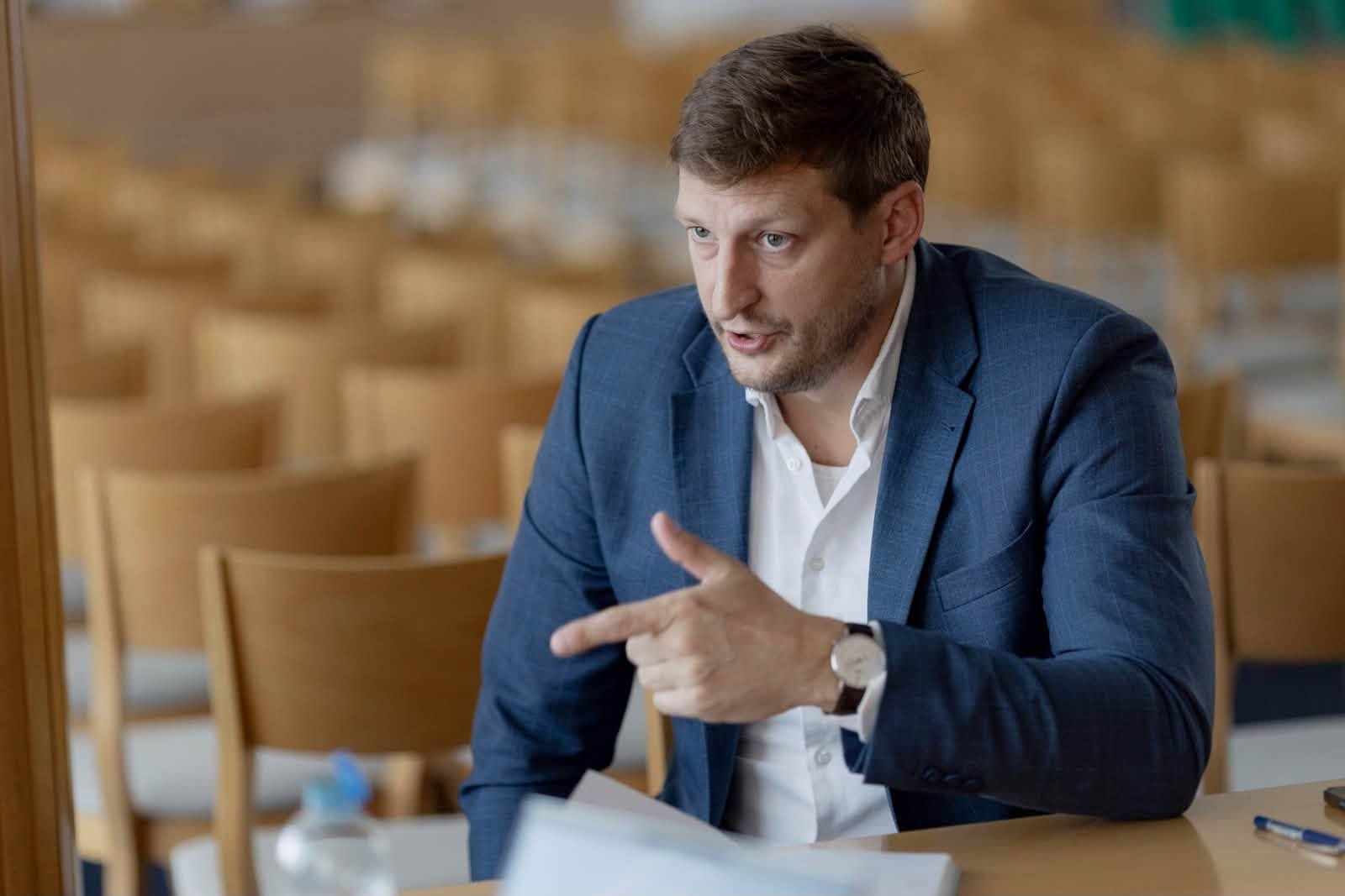 Panyi Miklós bocsánatot kért az aradi vértanúkról megosztott hibás AI kép miatt