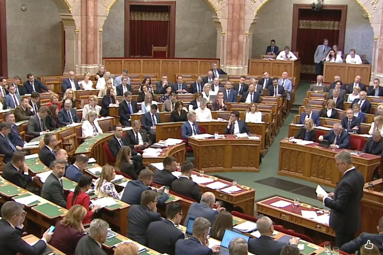 Nyolc évben korlátozta a miniszterelnöki tisztség betöltését a Tisza Párt