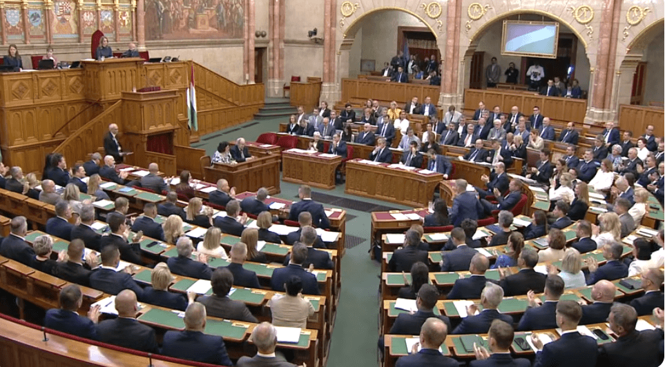 Olcsóbb parlament tégláról téglára 