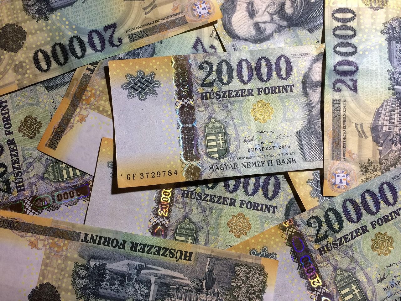 Egyre többen élünk hitelből: májusban minden rekord megdőlt Kép