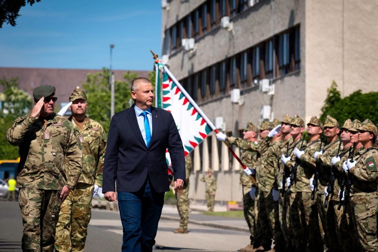 Szorosabb együttműködésről tárgyalt a magyar és a német védelmi miniszter