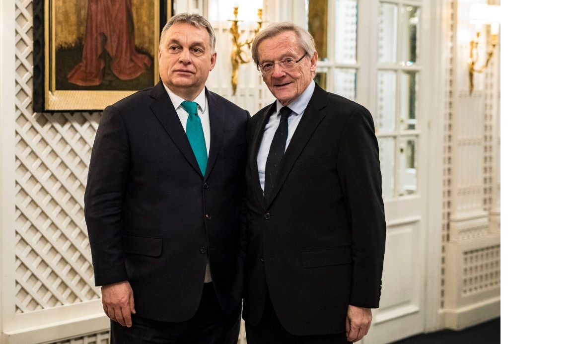A volt osztrák kancellár szerint a liberálisként indult Orbán abszurd világba sodródott