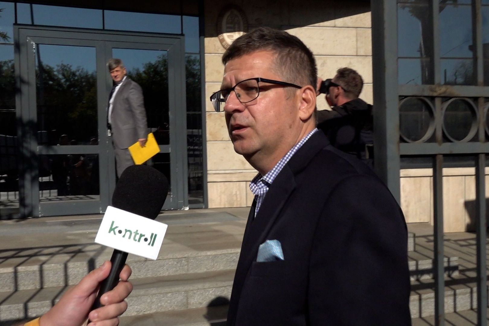 Milyen 9 milliárd? - a védő szerint iratmegőrzésre és nem kenőpénz rejtegetésére használta Seszták Miklós a páncélszekrényeket 