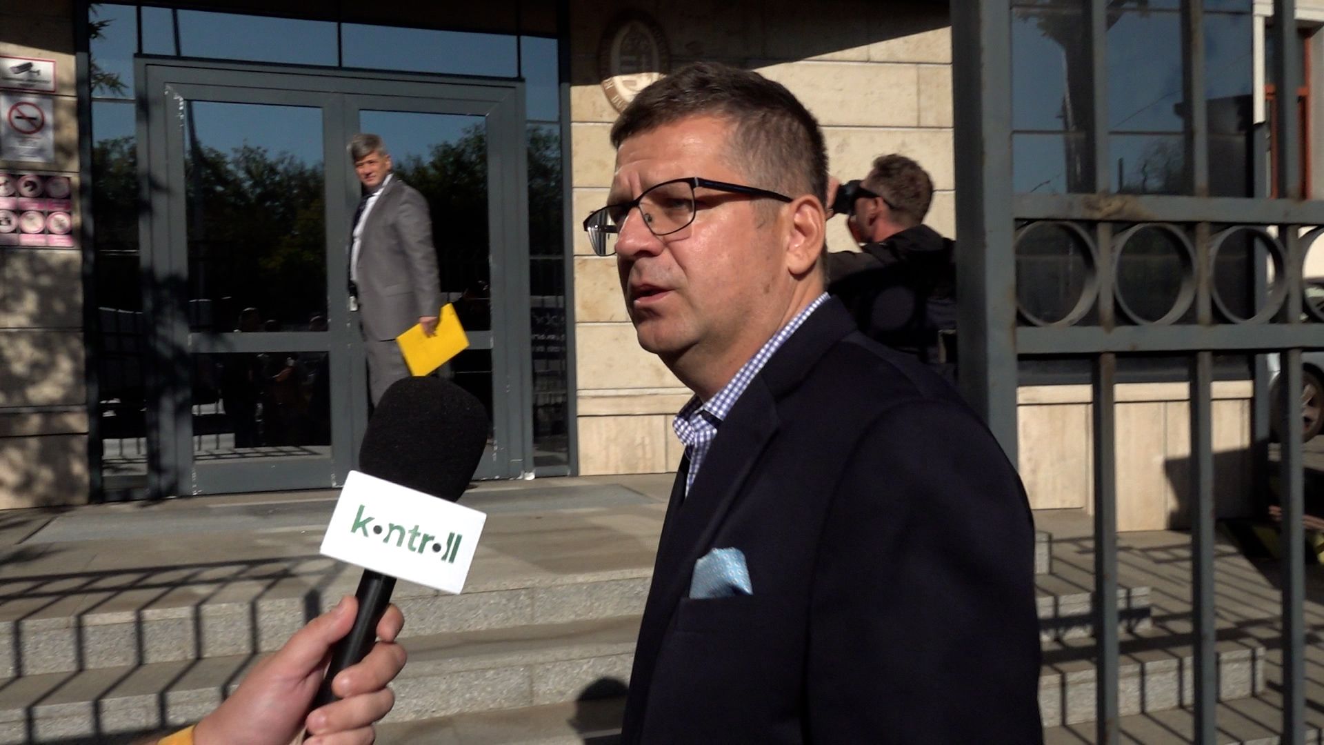 A parlamenti döntéssel egyidőben elkezdődött Seszták Miklós kihallgatása