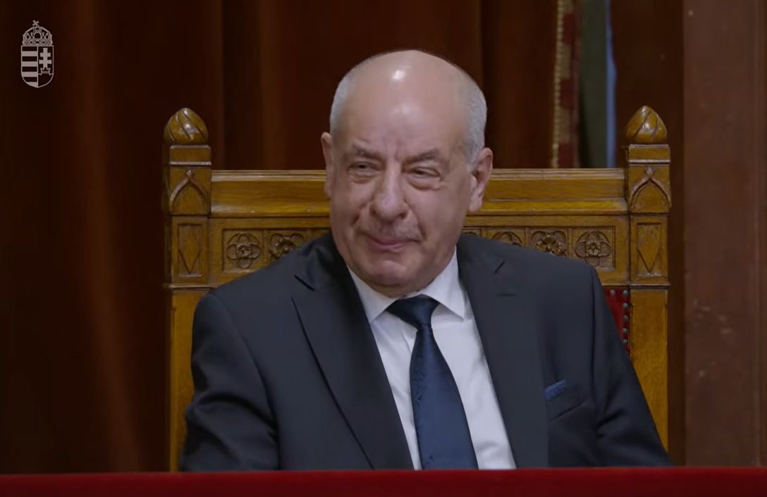 Sulyok Tamás mellett Navracsicsot, Poltot és Szájert is pellengérre állítaná az ország egyik legnevesebb jogásza