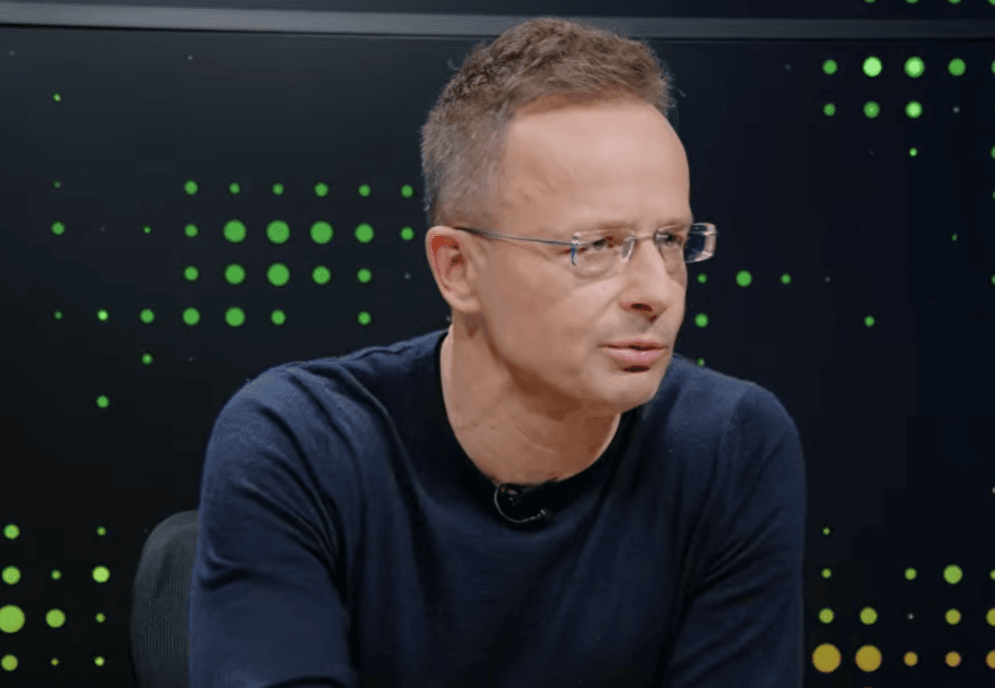 Szijjártó Péter tárcája 42 milliárd forinttal szórt meg egy tucatnyi céget a választás előtt 