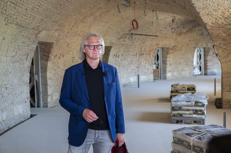 Taraczky Dániel, az Art1st Design Studio Kft. ügyvezetője a megújuló Citadella sajtóbejárásán 2025. július 14-én MTI / Szigetváry Zsolt