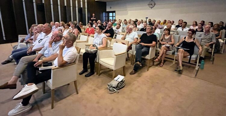 veszprém kukac 2.jpg