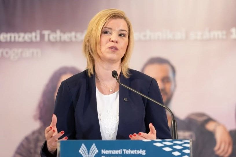 Az NKA-ügyben letartóztatott volt államtitkár a börtönből magyarázta el az ima erejét
